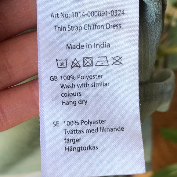 NA-KD sage green flowy loose spaghetti strap baby doll mini dress - Picture 14 of 14